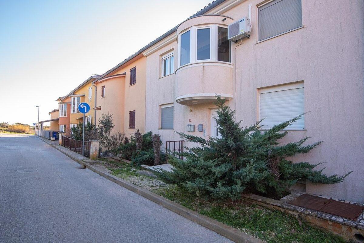 Apartment Stela Medulin Exterior photo